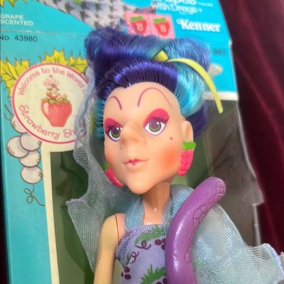 Strawberry Shortcake Kenner Sour Grapes Doll with Green and Purple Outfit - Picture 2 of 6